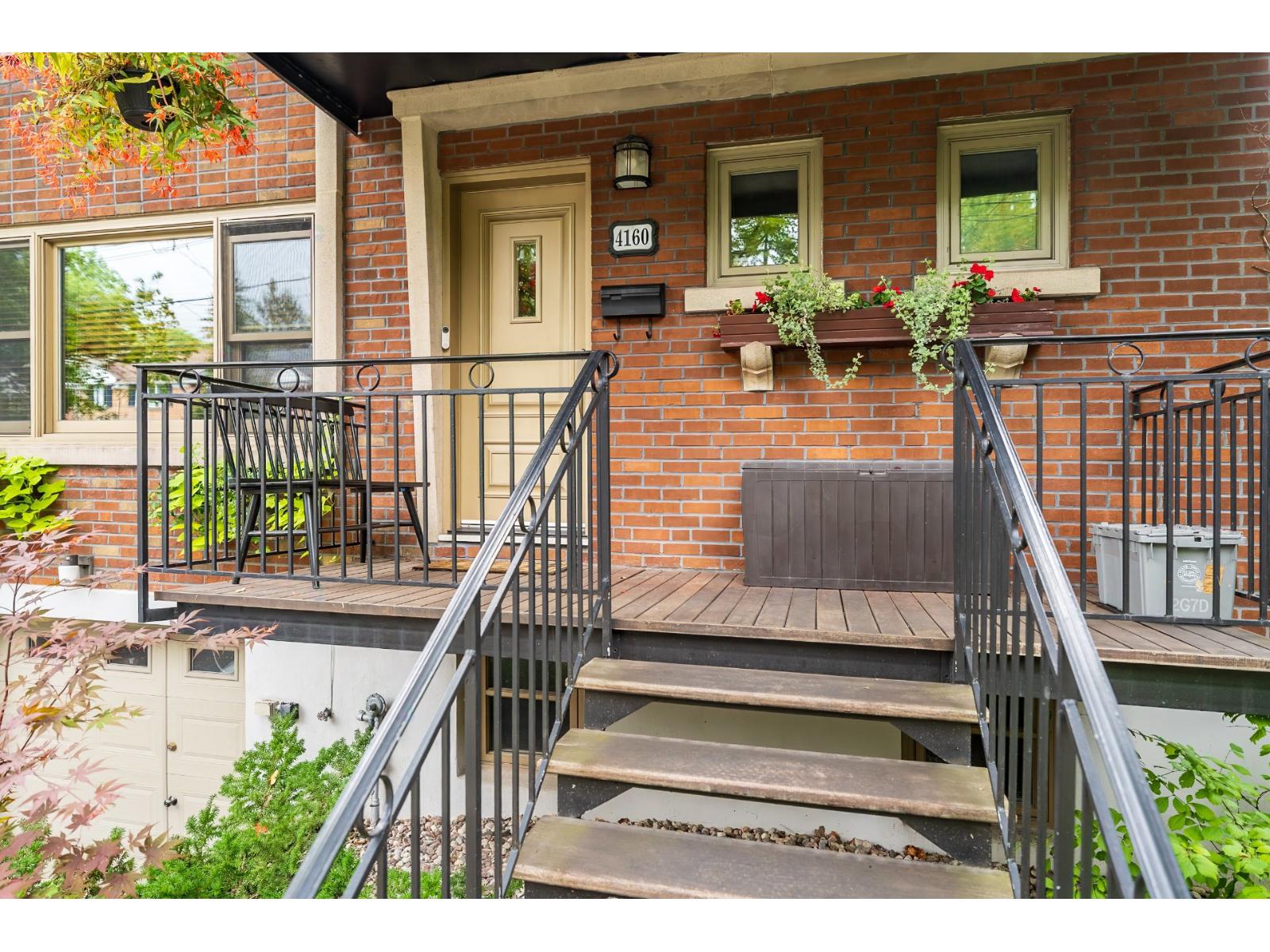 4160 Av. de Melrose Montréal (Côte-des-Neiges/Notre-Dame-de-Grâce) Quebec Canada H4A2S4 3