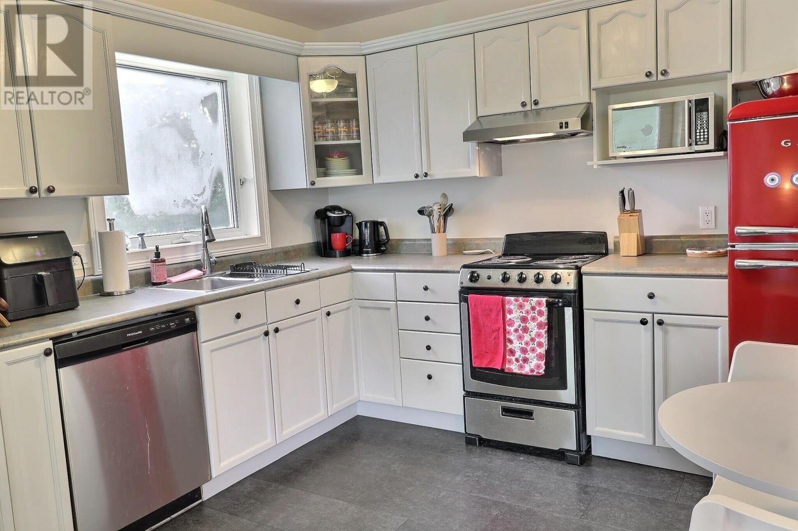 6 154 Cumberland Street, Charlottetown, Prince Edward Island  C1A 5C4 - Photo 11 - 202624137