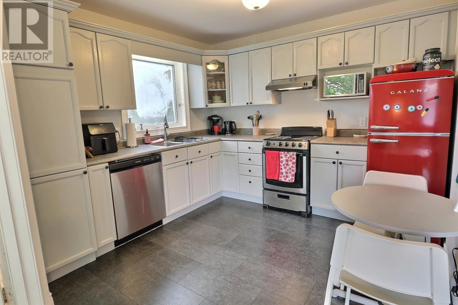 6 154 Cumberland Street, Charlottetown, Prince Edward Island  C1A 5C4 - Photo 8 - 202624137