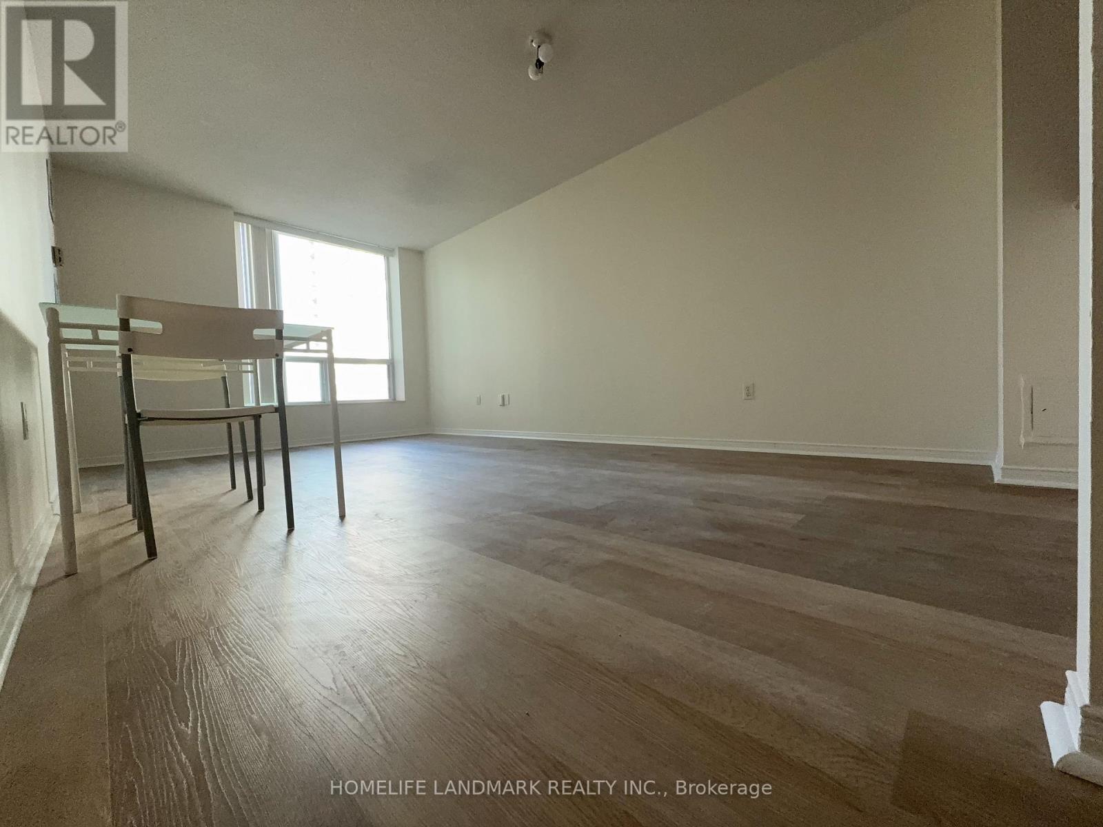 1001 - 18 PEMBERTON AVENUE photo 9