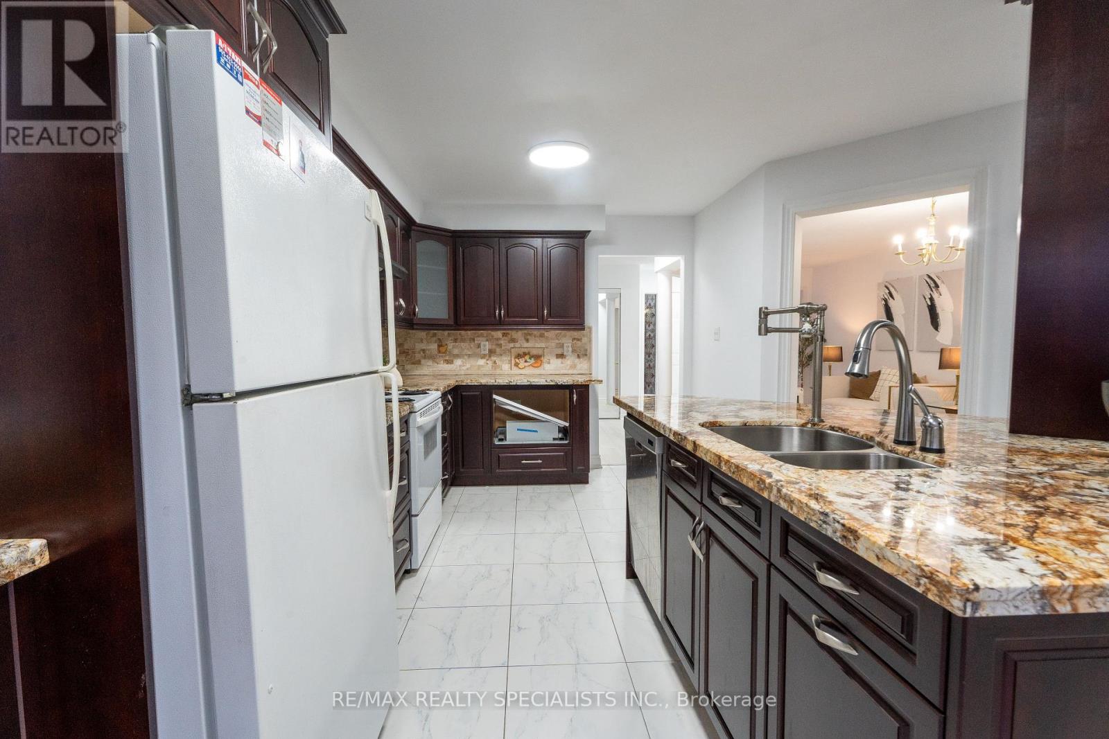 25 Carabram Court, Brampton, Ontario  L6X 4M2 - Photo 16 - W13813898