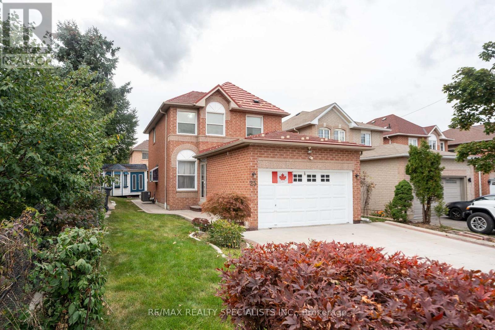 25 Carabram Court, Brampton, Ontario  L6X 4M2 - Photo 2 - W13813898