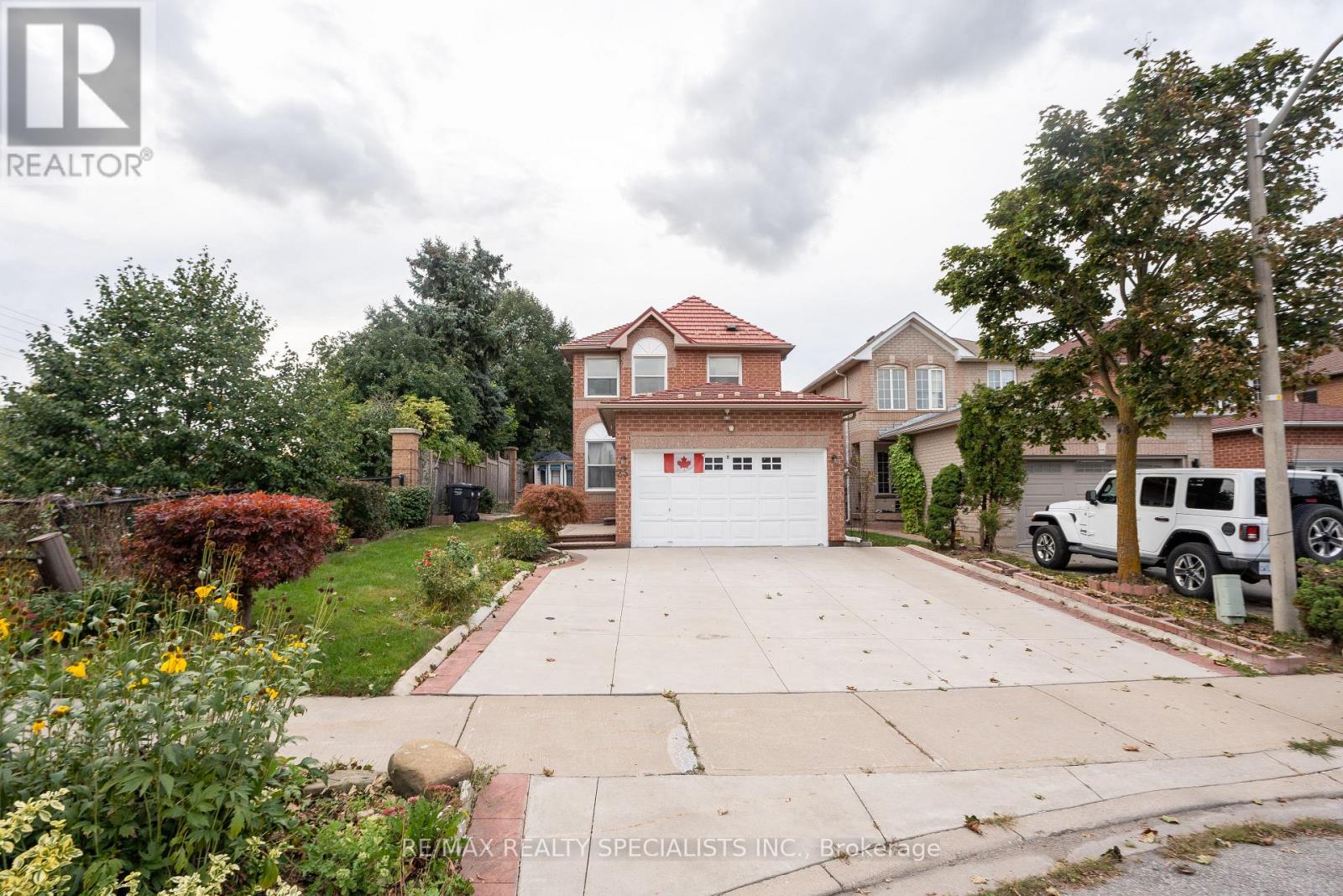 25 Carabram Court, Brampton, Ontario  L6X 4M2 - Photo 4 - W13813898