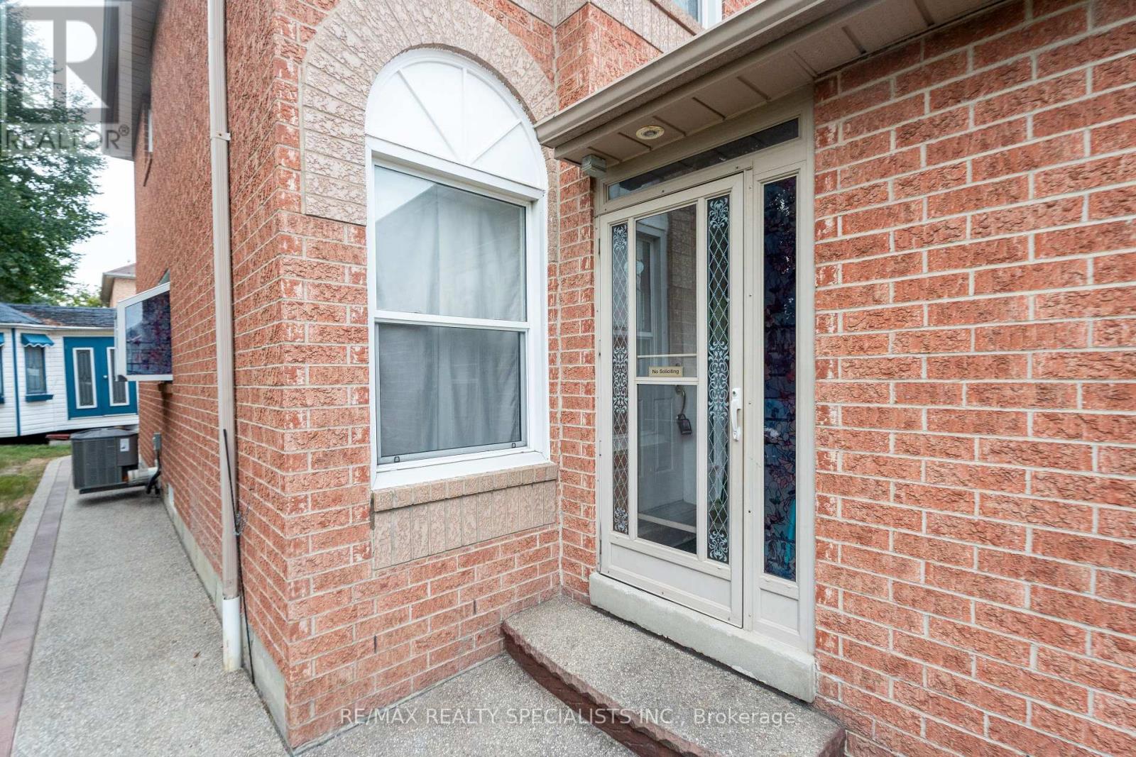 25 Carabram Court, Brampton, Ontario  L6X 4M2 - Photo 6 - W13813898