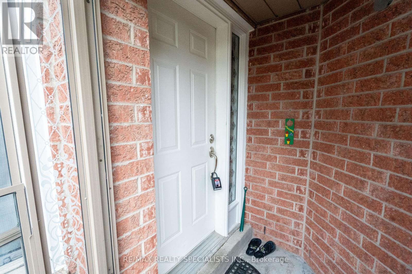 25 Carabram Court, Brampton, Ontario  L6X 4M2 - Photo 8 - W13813898