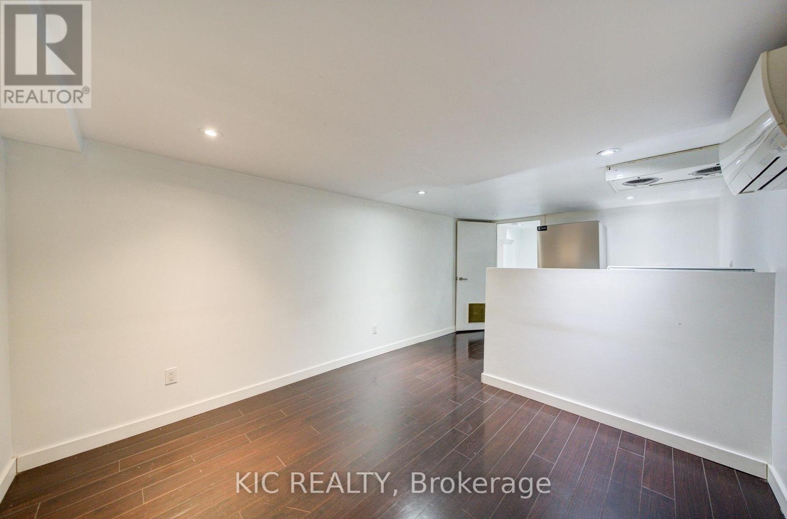 35 Montcalm Avenue Nw, Toronto, Ontario  M6E 4N5 - Photo 14 - W13817060