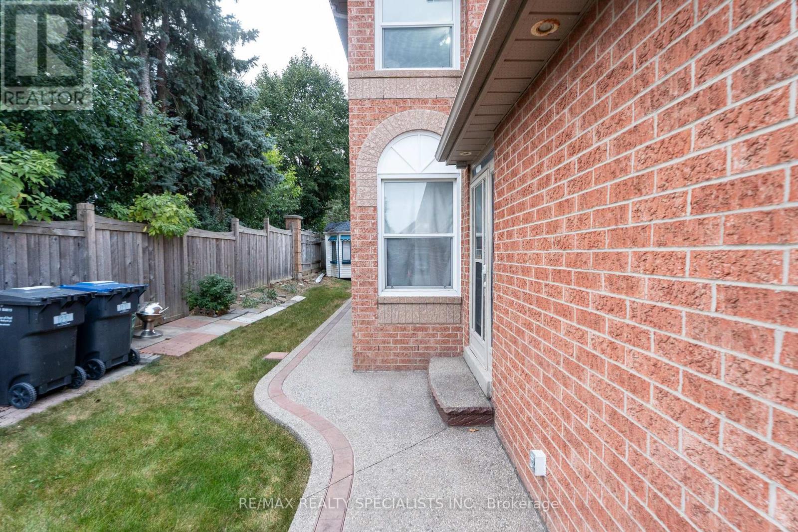 25 Carabram Court, Brampton, Ontario  L6X 4M2 - Photo 7 - W13813898