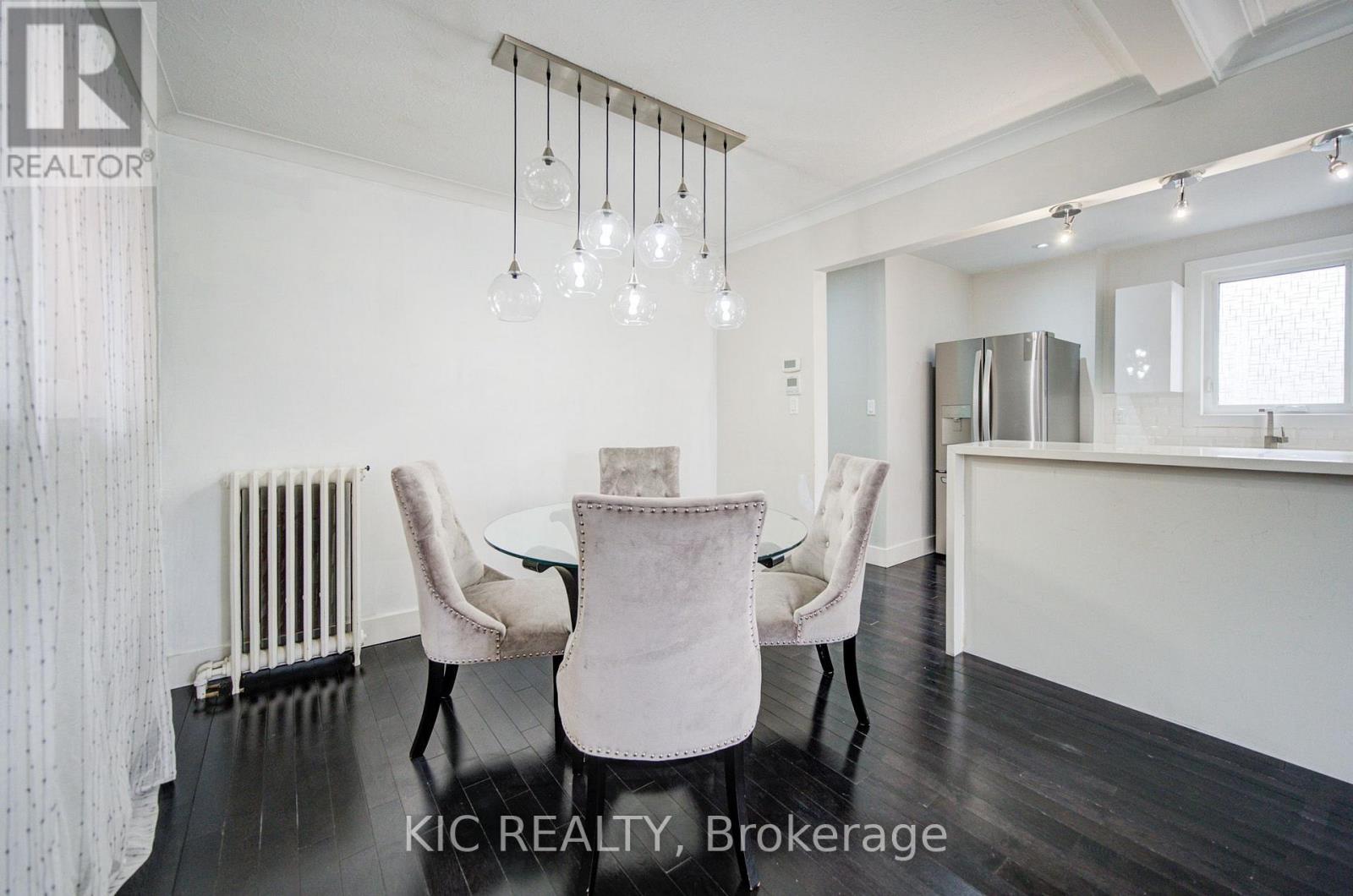 35 Montcalm Avenue Nw, Toronto, Ontario  M6E 4N5 - Photo 2 - W13817060