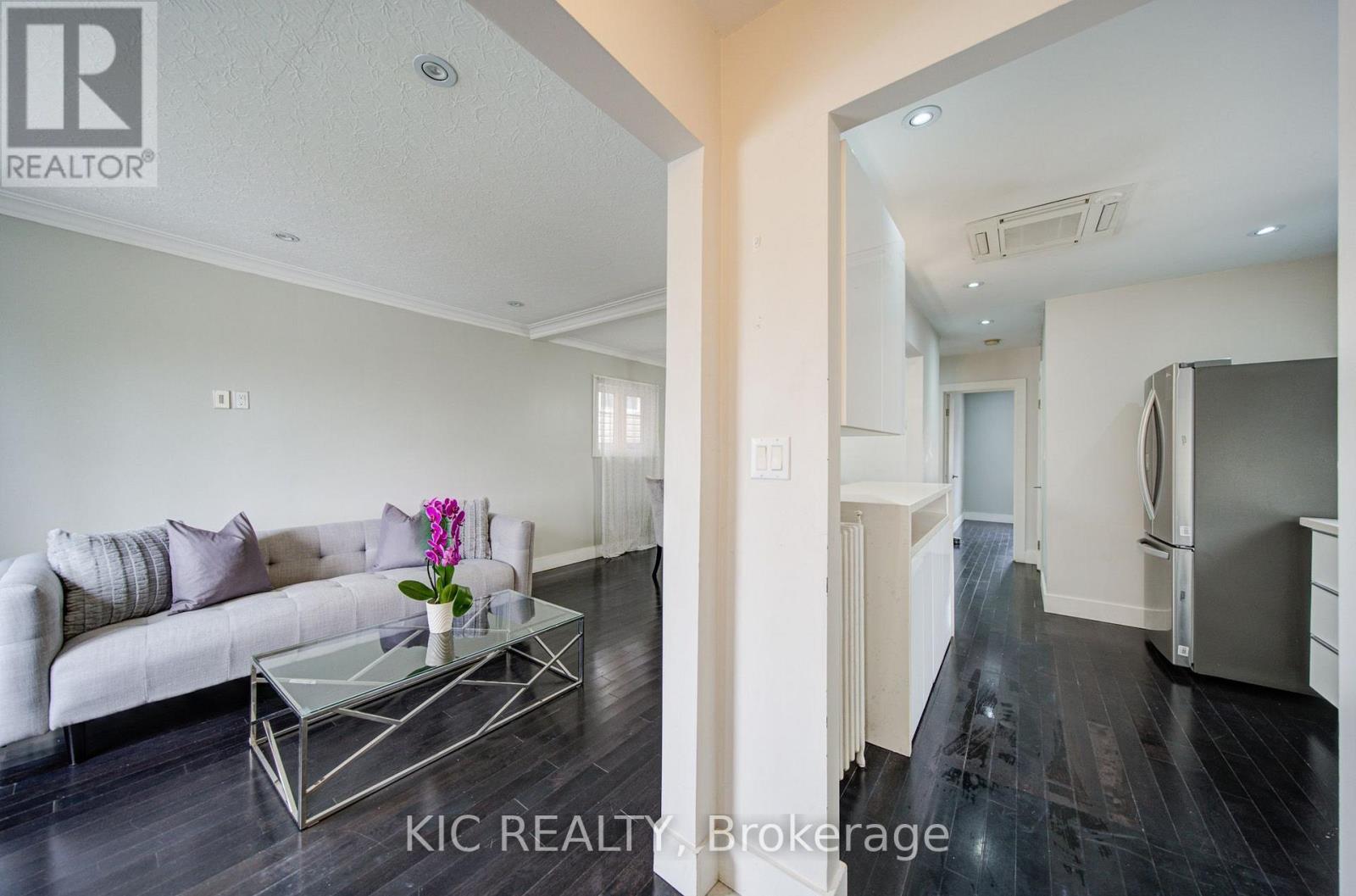 35 MONTCALM AVENUE NW, Toronto, Ontario