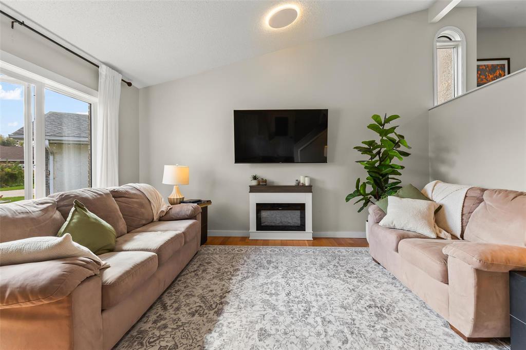 120 Eagle Place, Steinbach, Manitoba  R5G 2A1 - Photo 6 - 202623839