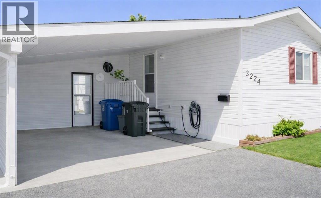 3224 29 Street S photo 1