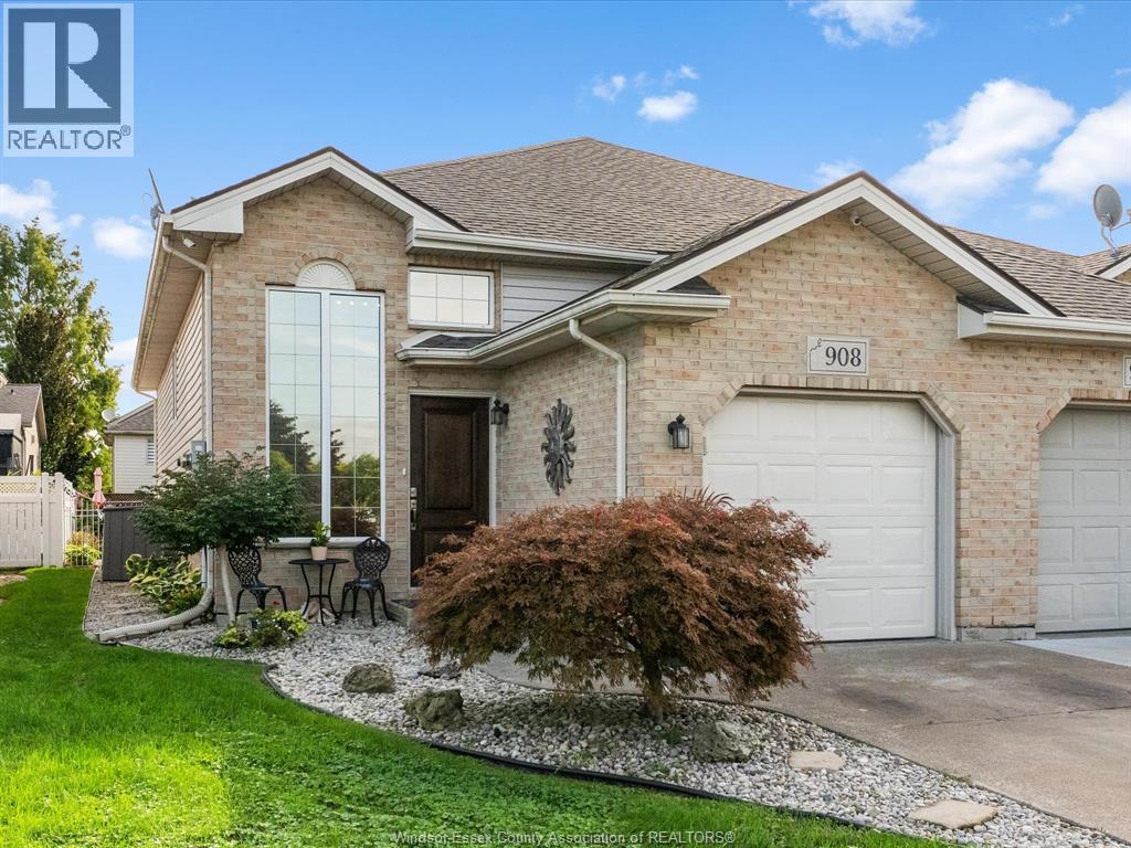 908 MICHAEL DRIVE, Tecumseh, Ontario