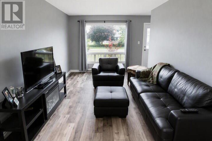 35 Broadview Dr, Sault Ste. Marie, Ontario P6C 5T3 - Photo 2 - SM262542