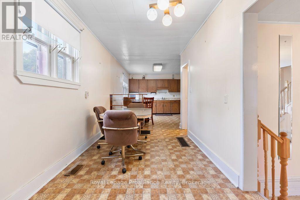 294 MOIRA STREET E photo 16
