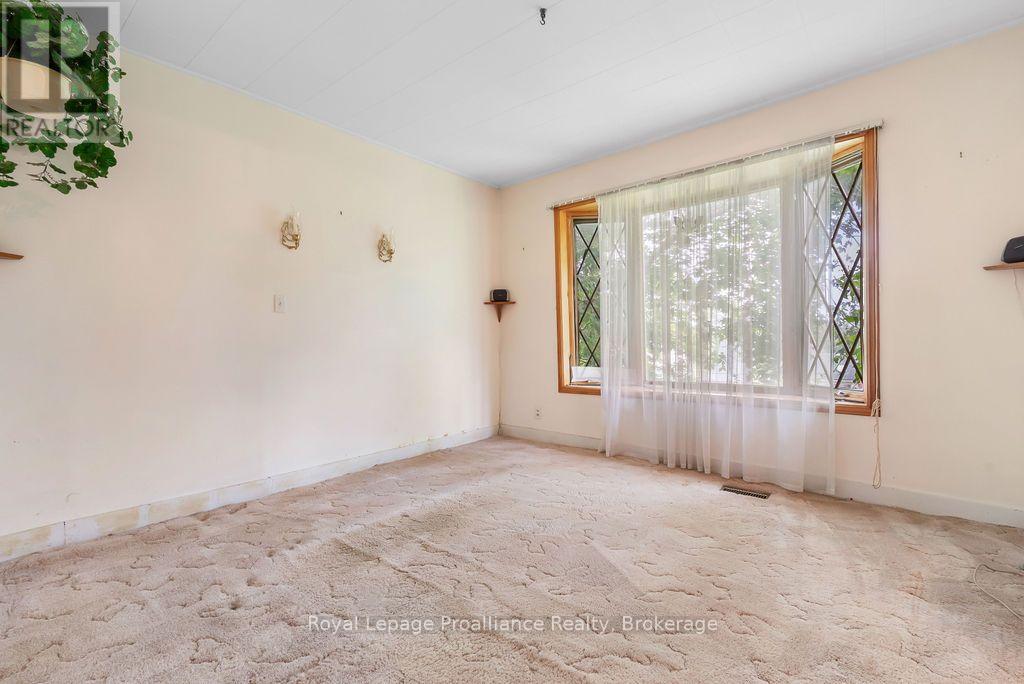 294 MOIRA STREET E photo 22