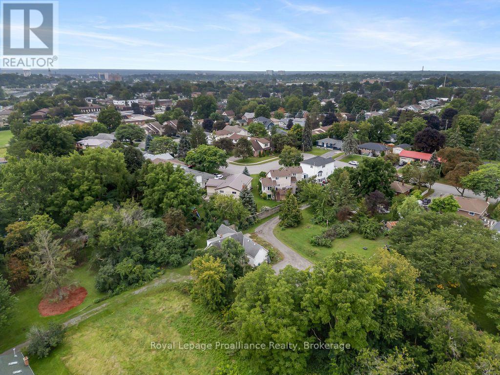 294 MOIRA STREET E photo 32