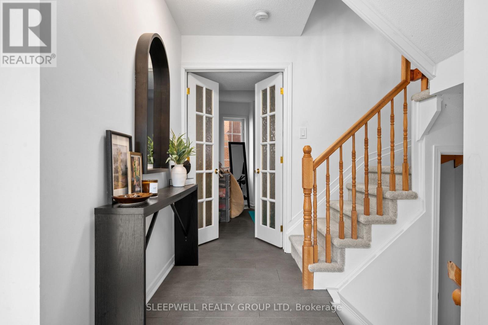 463 Cooper Street, Ottawa, Ontario  K1R 5H8 - Photo 3 - X13819554