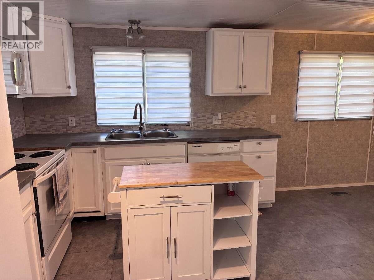 500 16th Avenue Unit# 16, Genelle, British Columbia V0G 1G0 - Photo 3 - 10401684