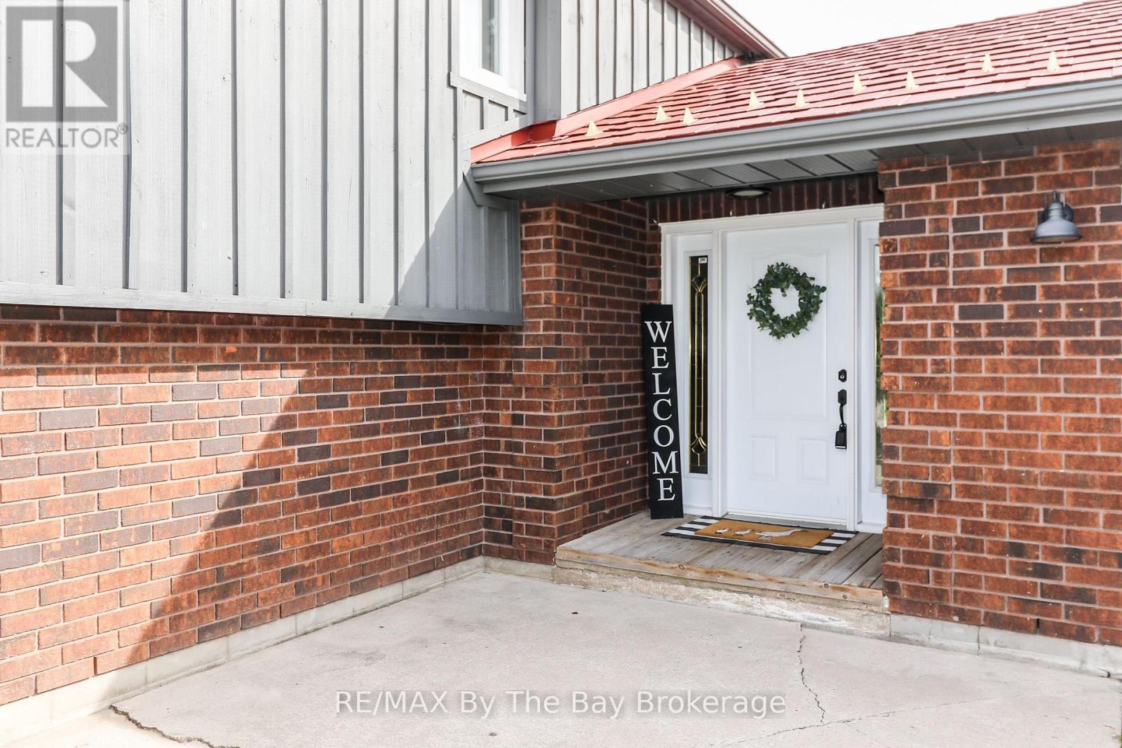 2 Red Oak Drive, Wasaga Beach, Ontario  L9Z 1J5 - Photo 7 - S13819576