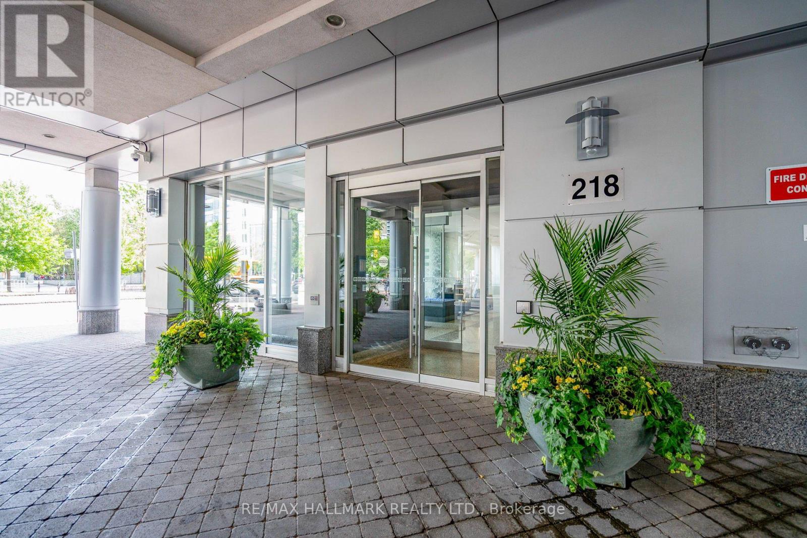 402 - 218 Queens Quay W, Toronto, Ontario  M5J 2Y6 - Photo 2 - C13819432
