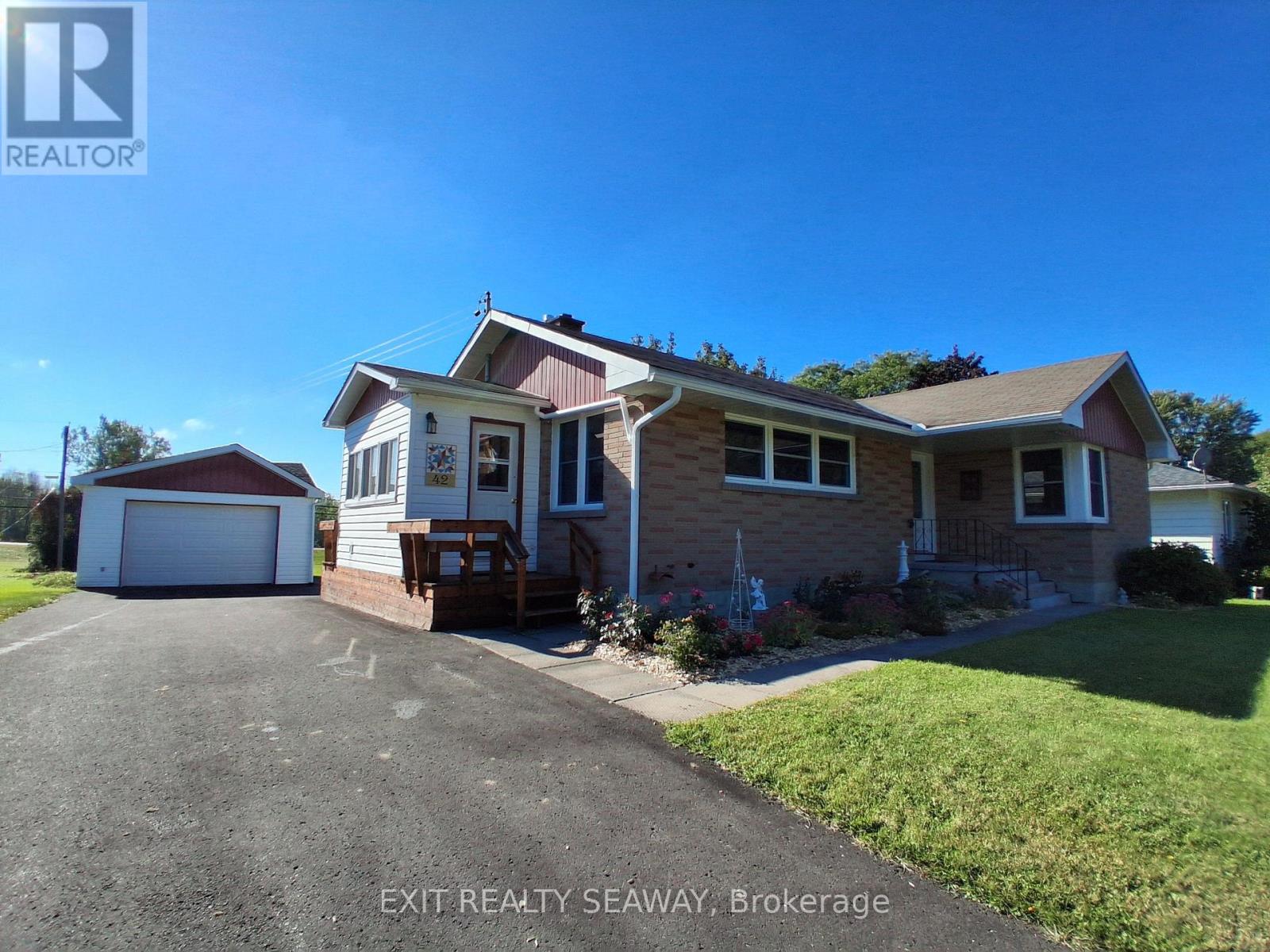 42 SANTA CRUZ DRIVE, South Stormont, Ontario