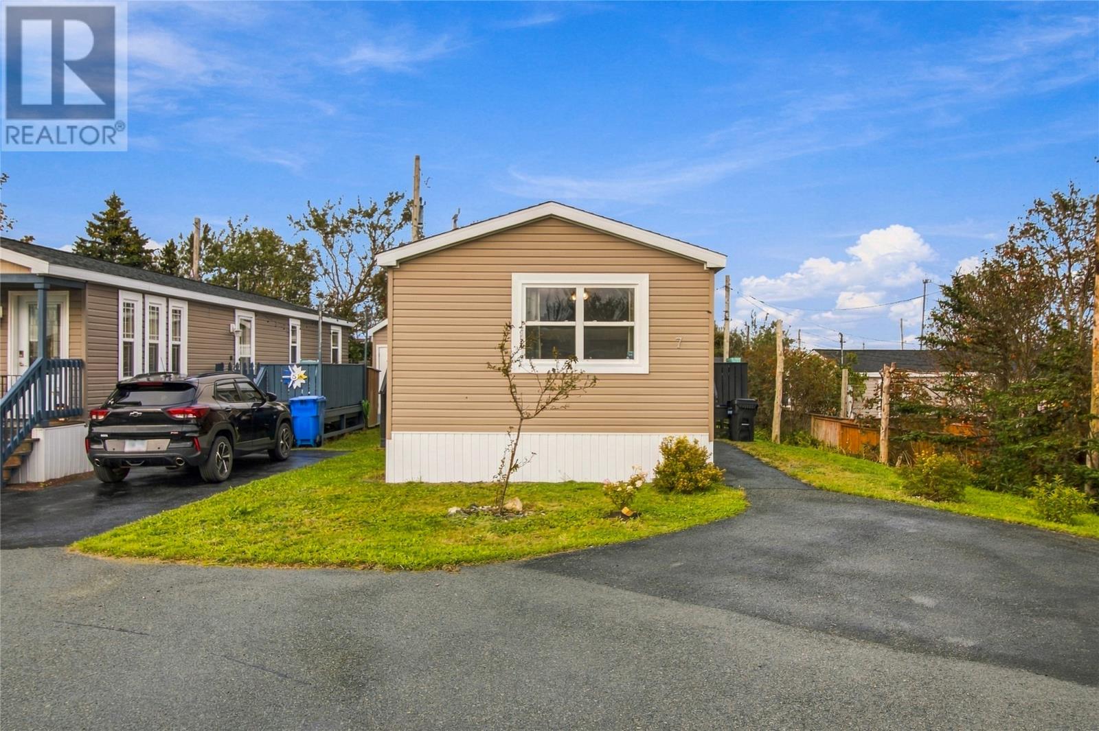 7 Rhaye Place, St. John's — photo 2