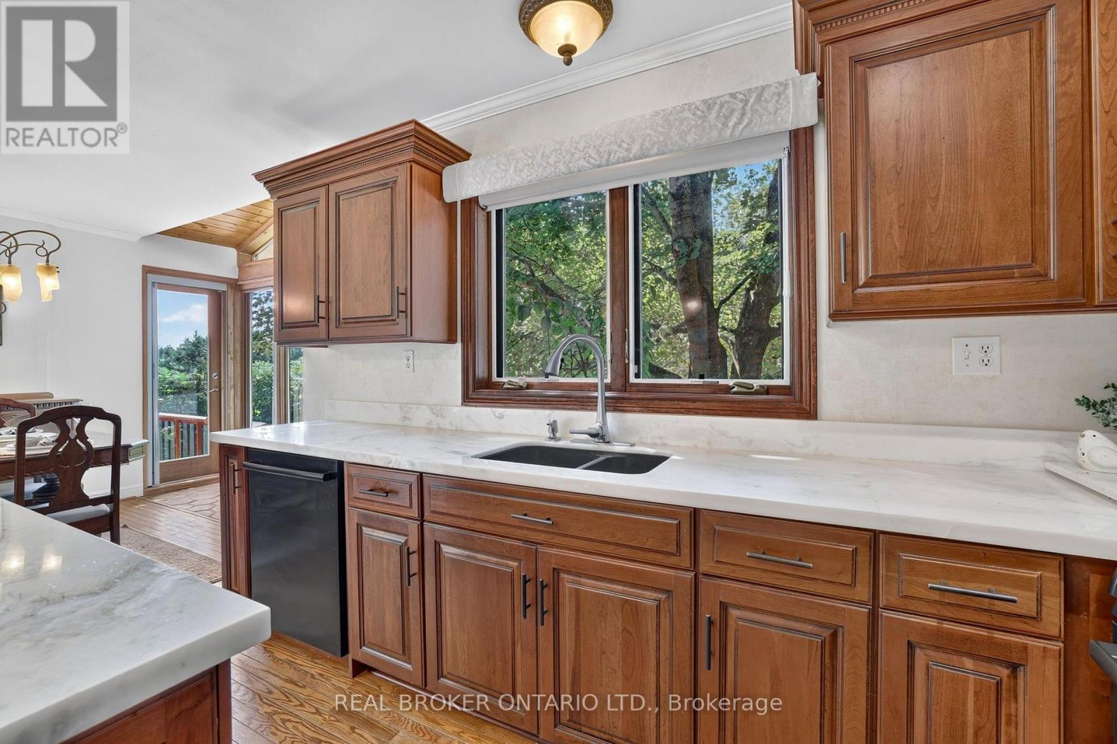 20417 Centre Street, East Gwillimbury, Ontario  L0G 1M0 - Photo 13 - N13819556
