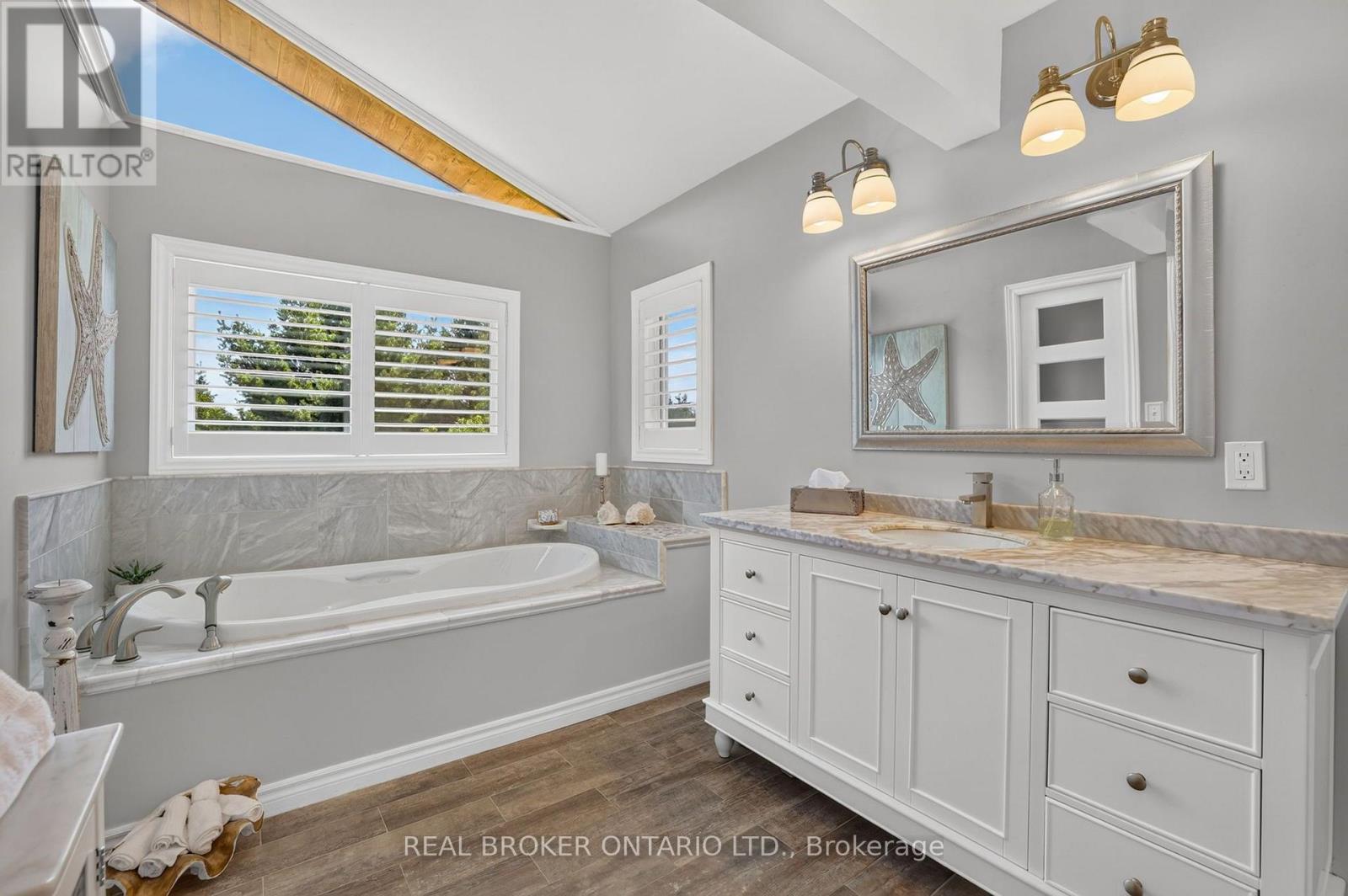 20417 Centre Street, East Gwillimbury, Ontario  L0G 1M0 - Photo 23 - N13819556