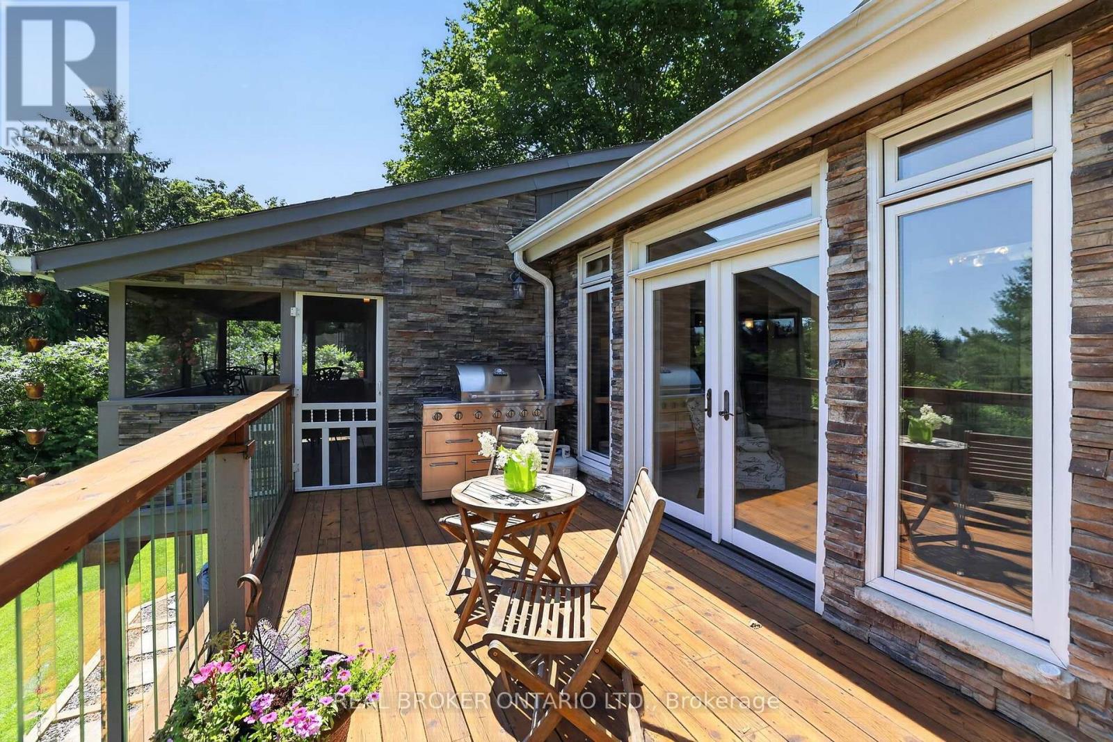 20417 Centre Street, East Gwillimbury, Ontario  L0G 1M0 - Photo 39 - N13819556