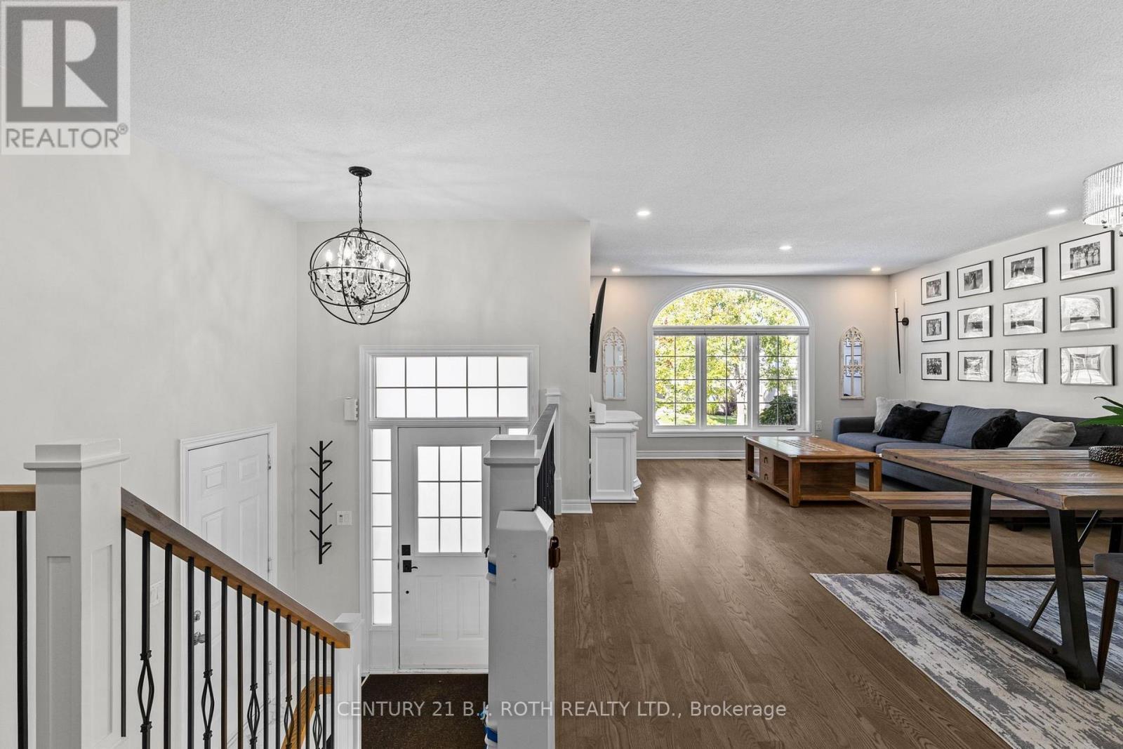 25 Cranberry Lane, Barrie (Holly), Ontario  L4N 0Z1 - Photo 5 - S13819612