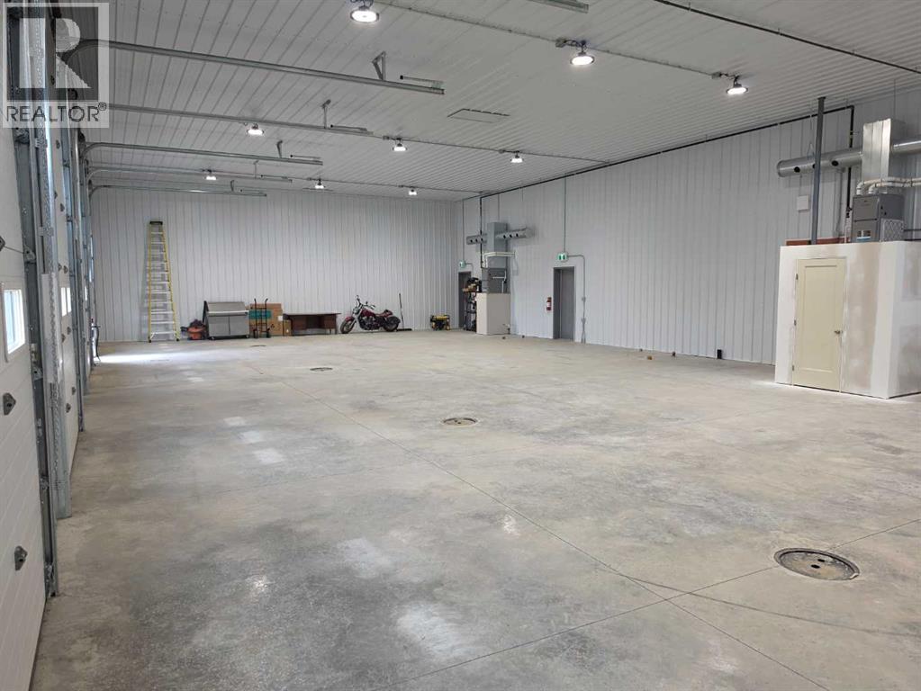 4828 46 Avenue photo 3
