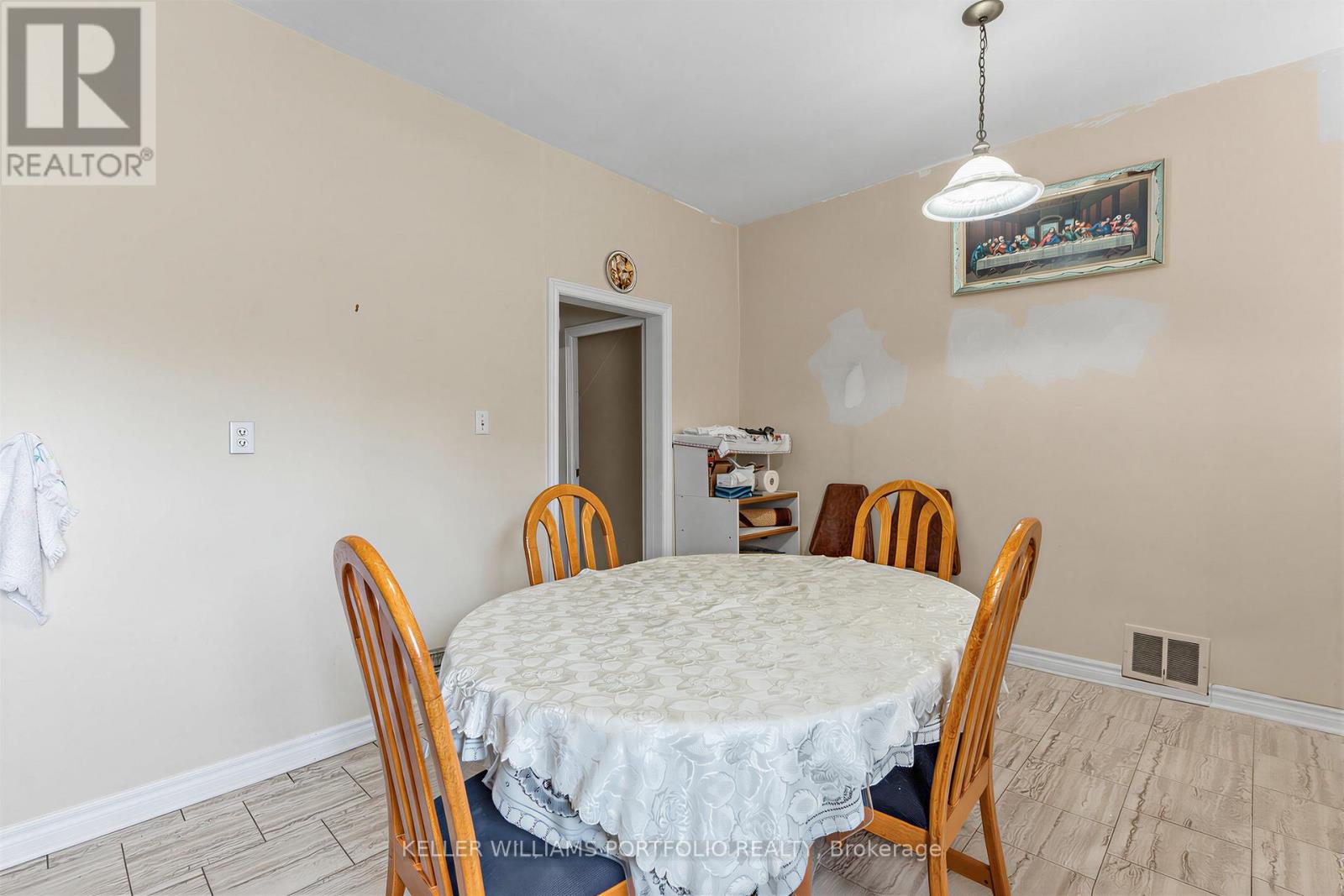 207 Symington Avenue, Toronto, Ontario  M6P 3W5 - Photo 17 - W13819546