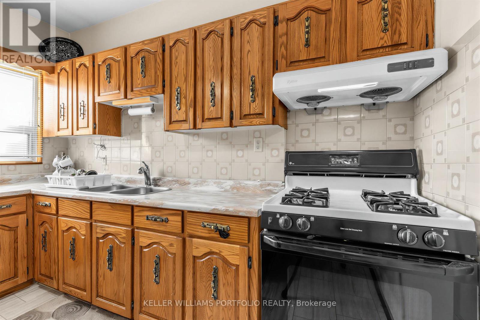 207 Symington Avenue, Toronto, Ontario  M6P 3W5 - Photo 18 - W13819546