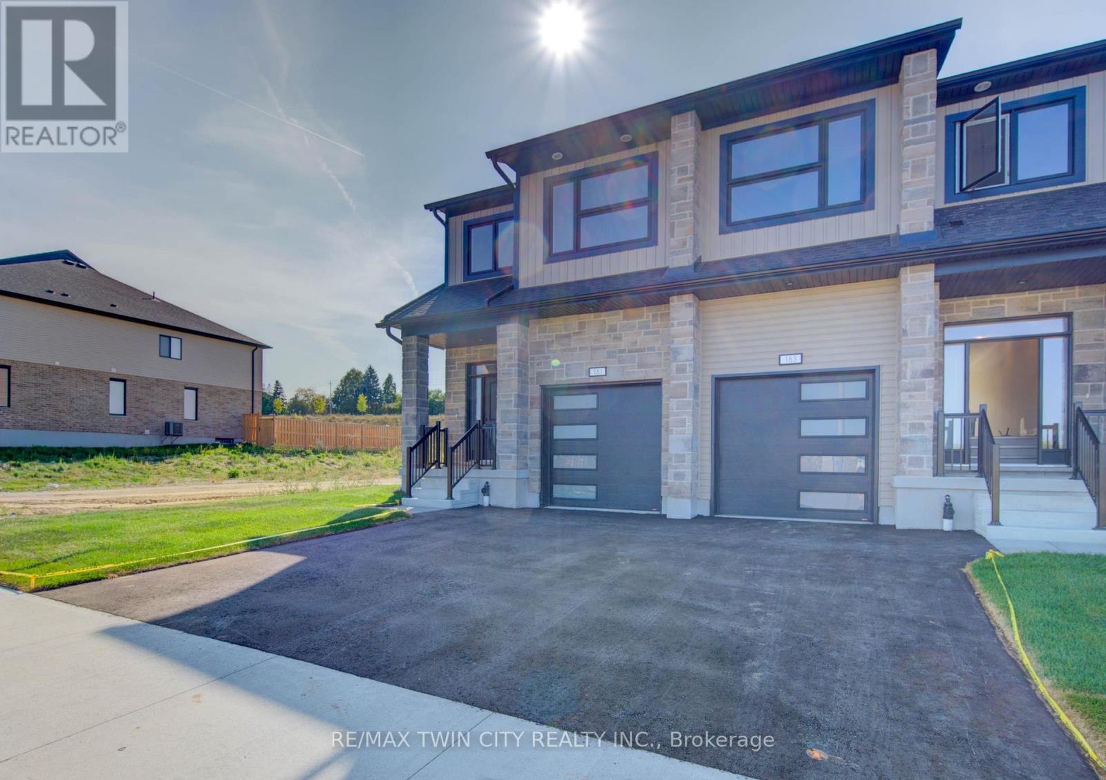161 Dunnigan Drive, Kitchener, Ontario N2B 0B1 - Photo 3 - X13819438