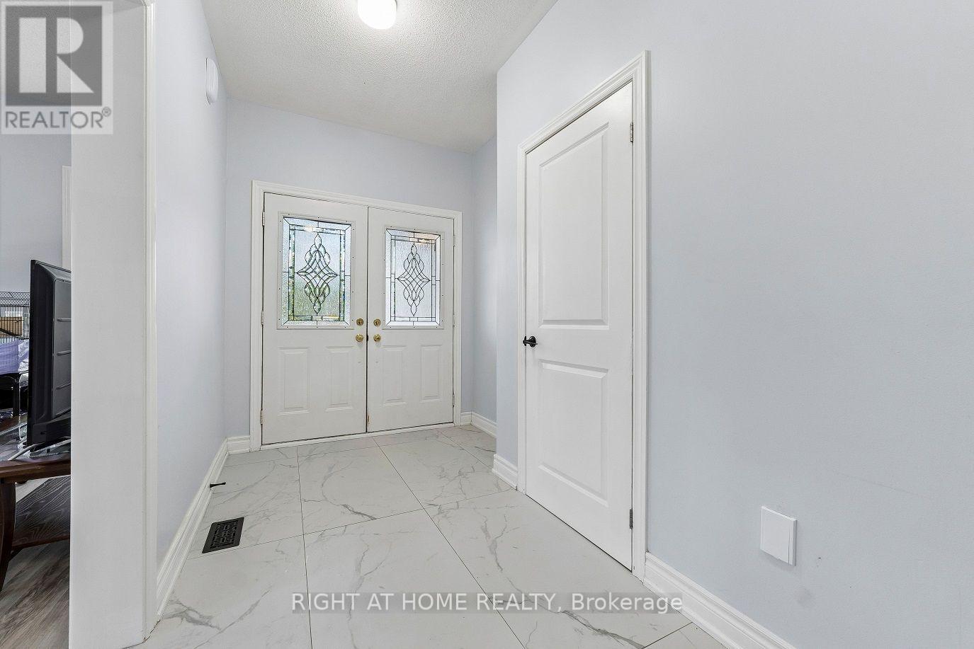 23 Croxall Boulevard, Whitby, Ontario  L1M 2E3 - Photo 6 - E13816472