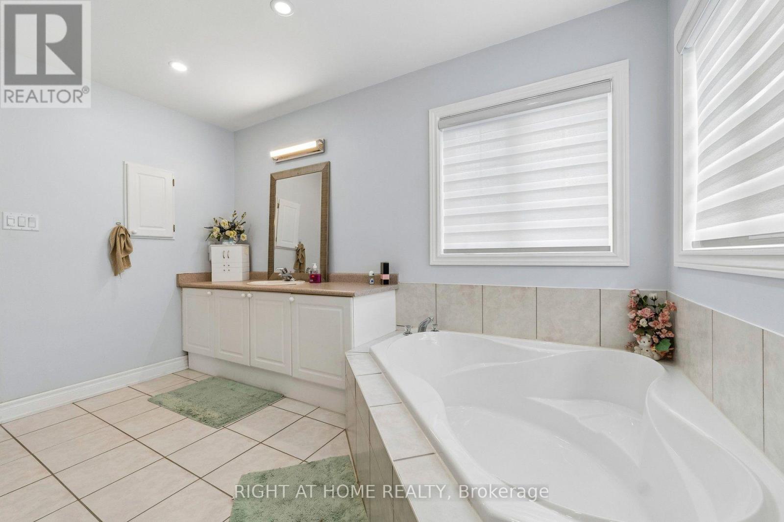 23 Croxall Boulevard, Whitby, Ontario  L1M 2E3 - Photo 38 - E13816472