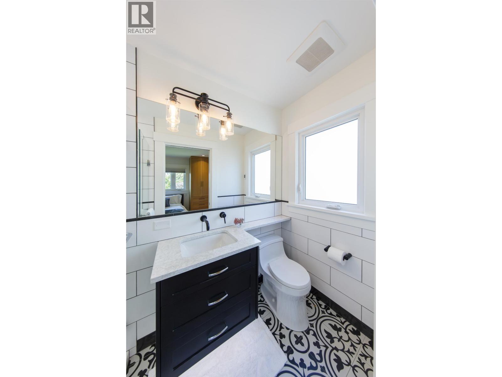 1243 Cloverley Street, North Vancouver, British Columbia  V7L 1N7 - Photo 20 - R3167265