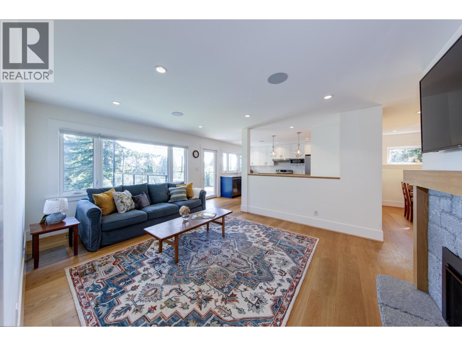 1243 Cloverley Street, North Vancouver, British Columbia  V7L 1N7 - Photo 12 - R3167265