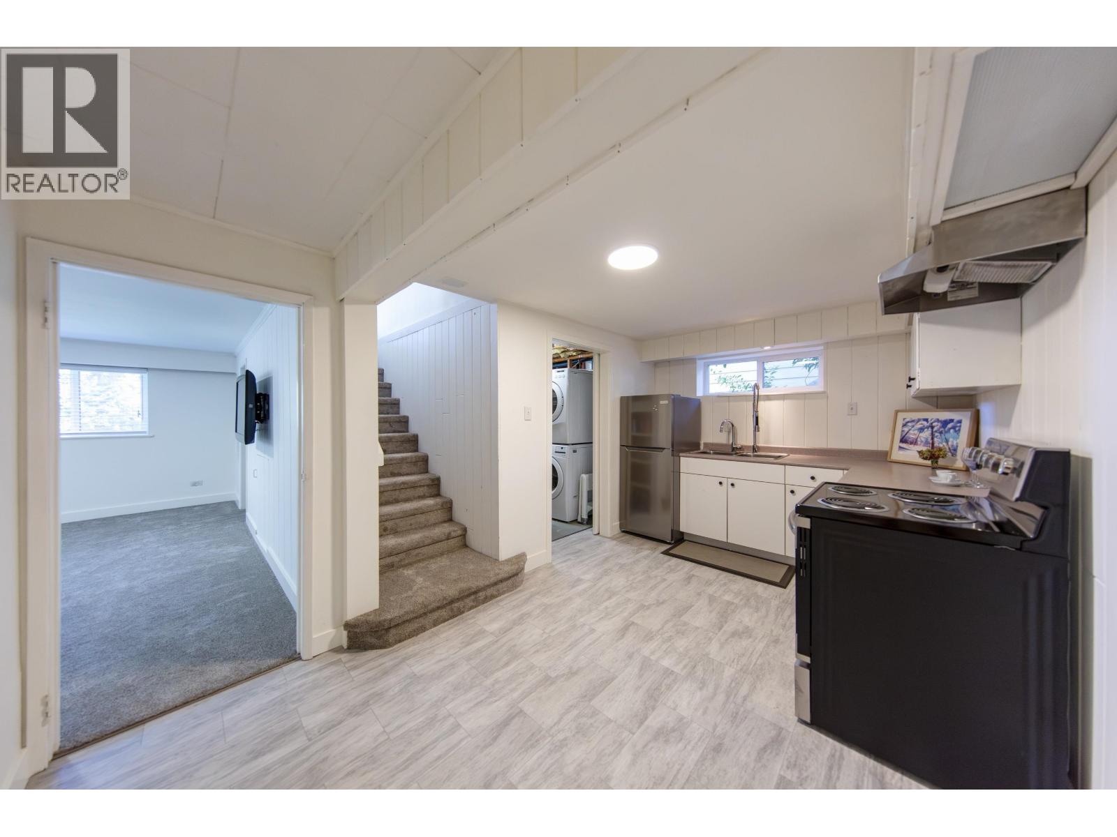 1243 Cloverley Street, North Vancouver, British Columbia  V7L 1N7 - Photo 28 - R3167265