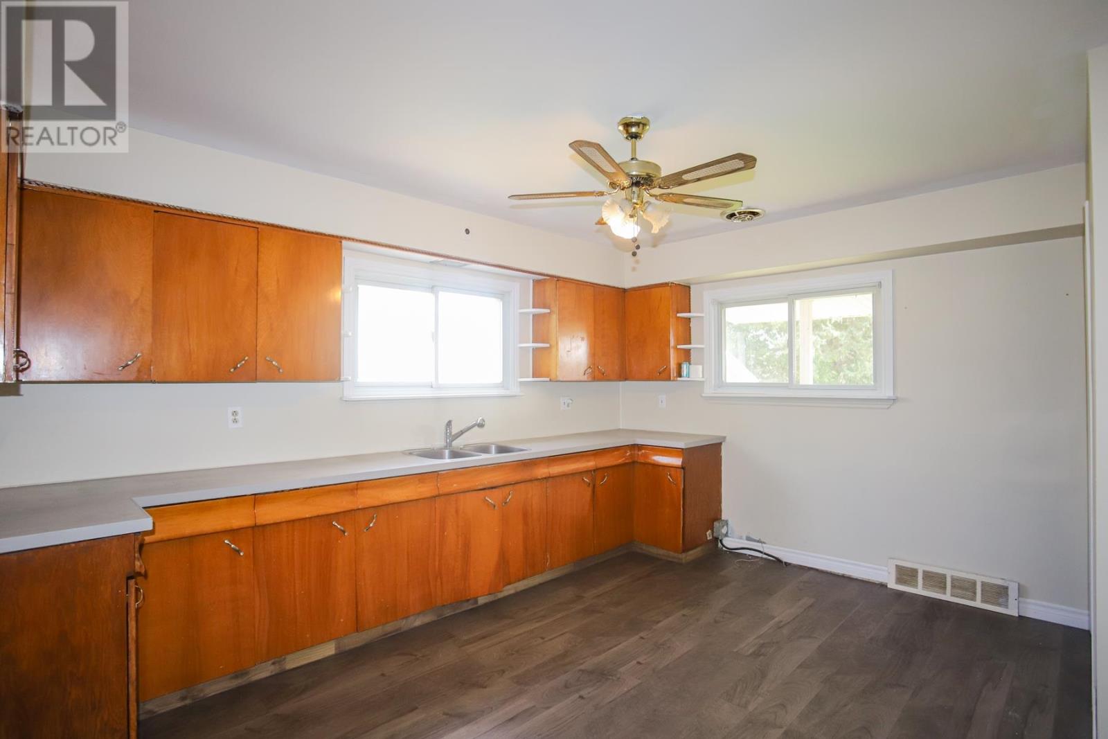 382 Farwell TER photo 12