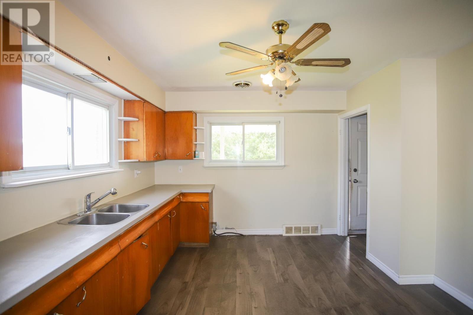 382 Farwell TER photo 13