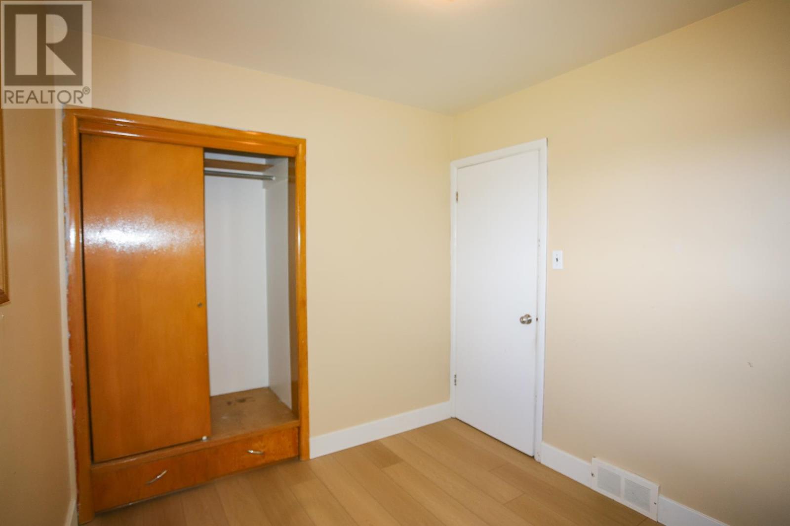 382 Farwell TER photo 20