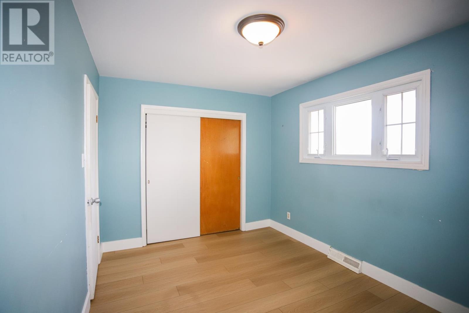382 Farwell TER photo 22