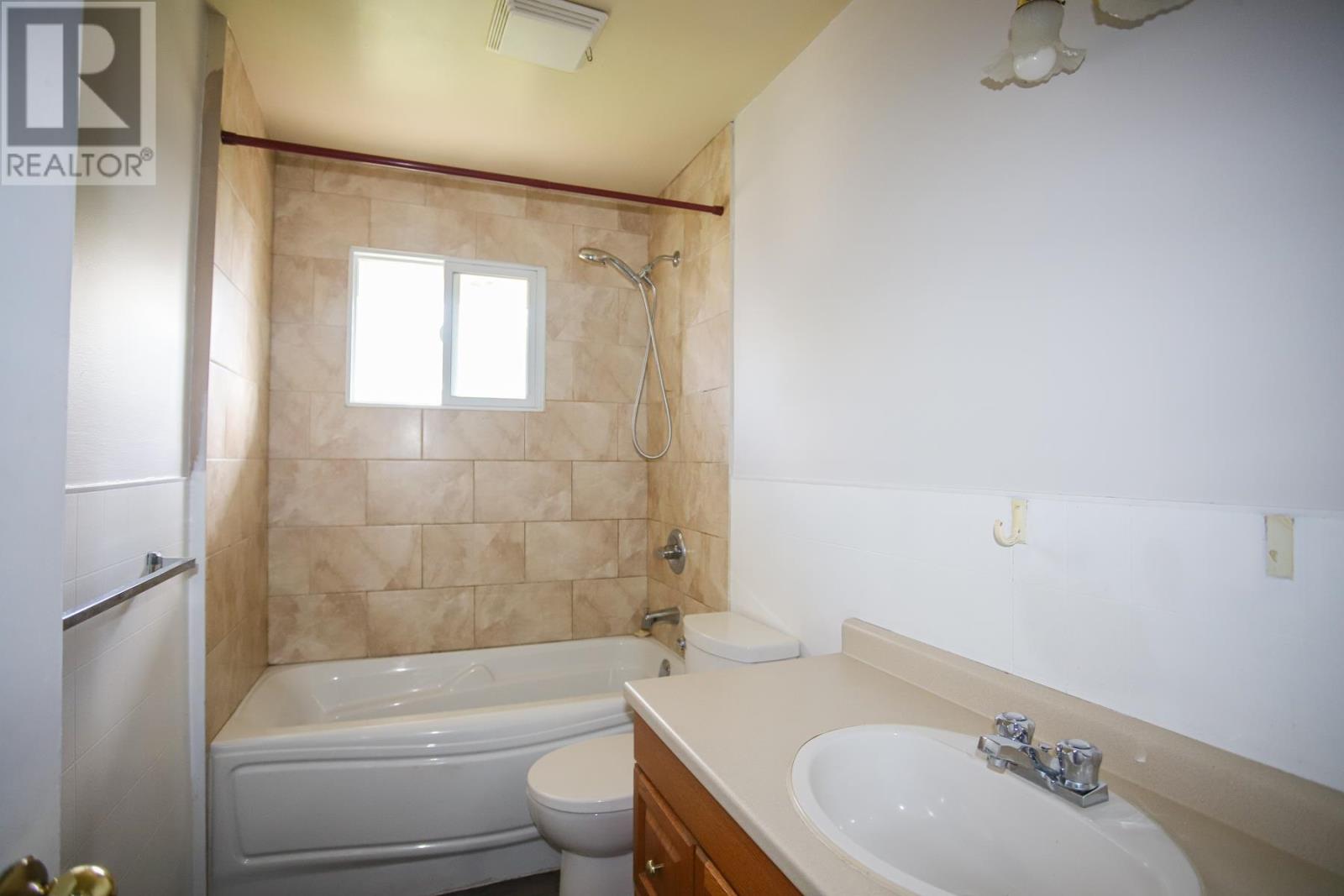382 Farwell TER photo 24