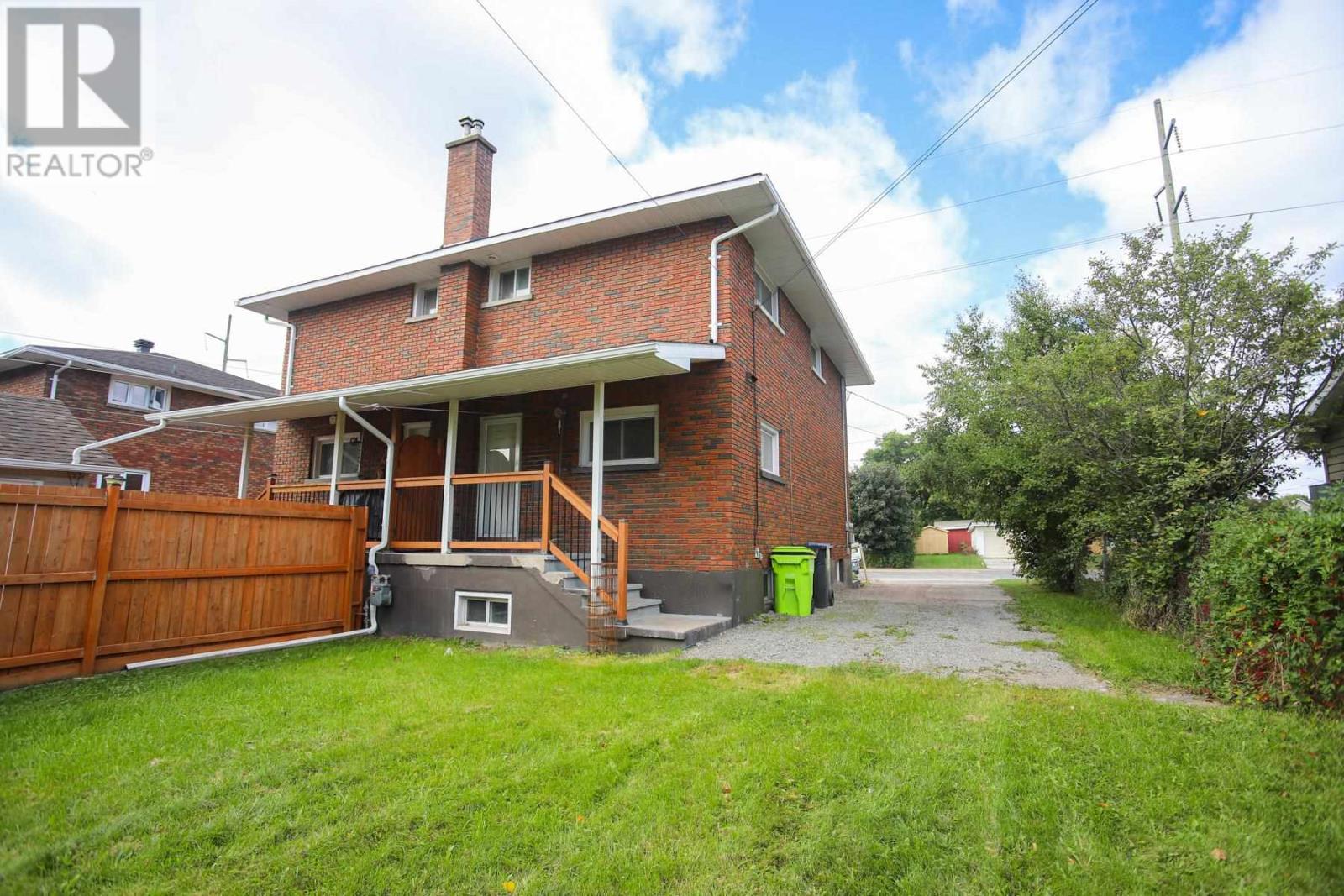 382 Farwell TER photo 33