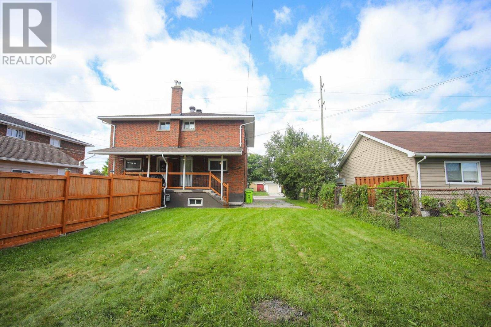 382 Farwell TER photo 35