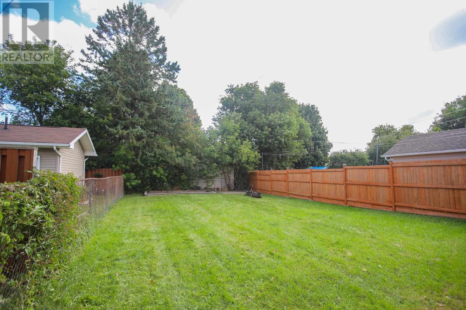 382 Farwell TER photo 37