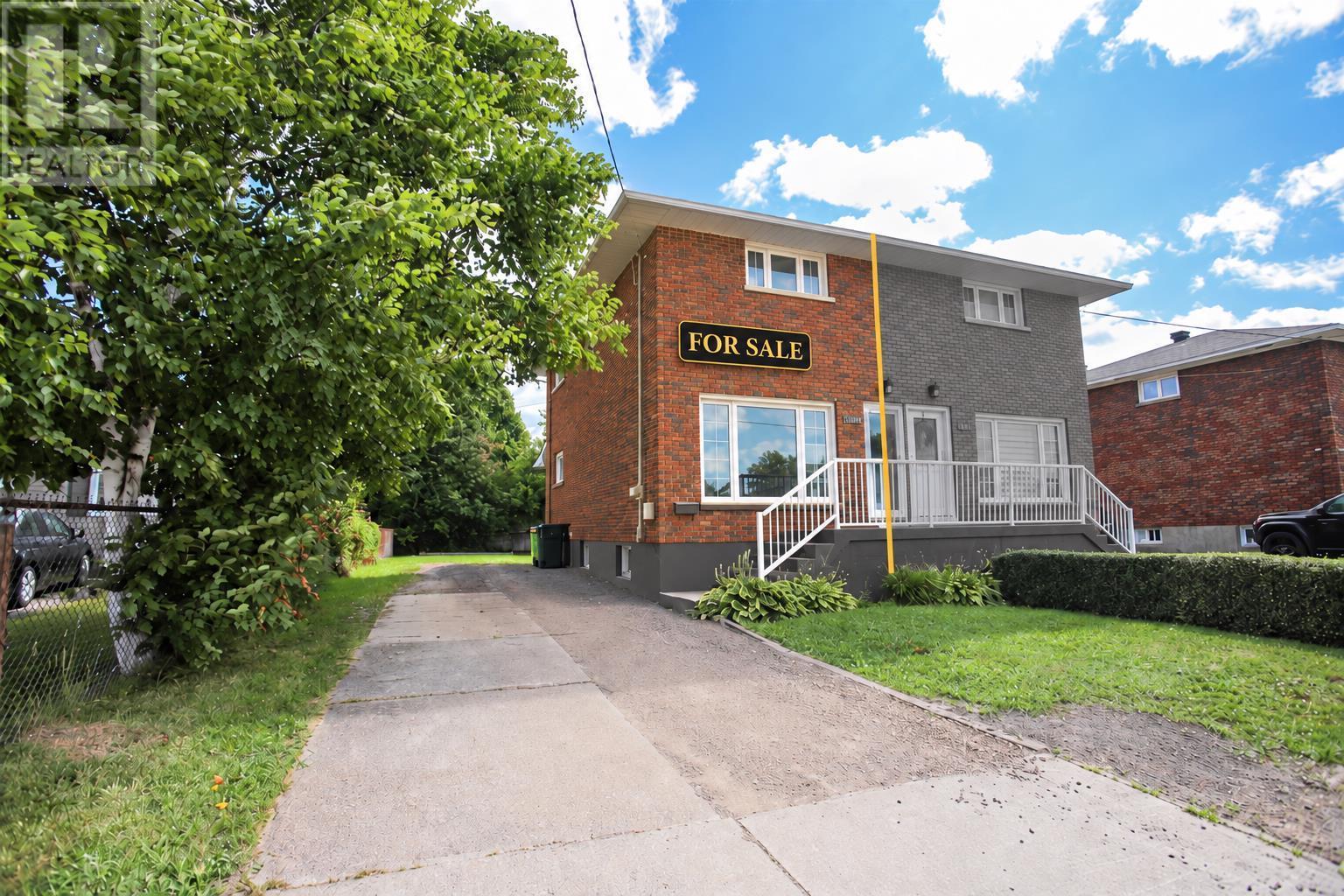 382 Farwell TER photo 2