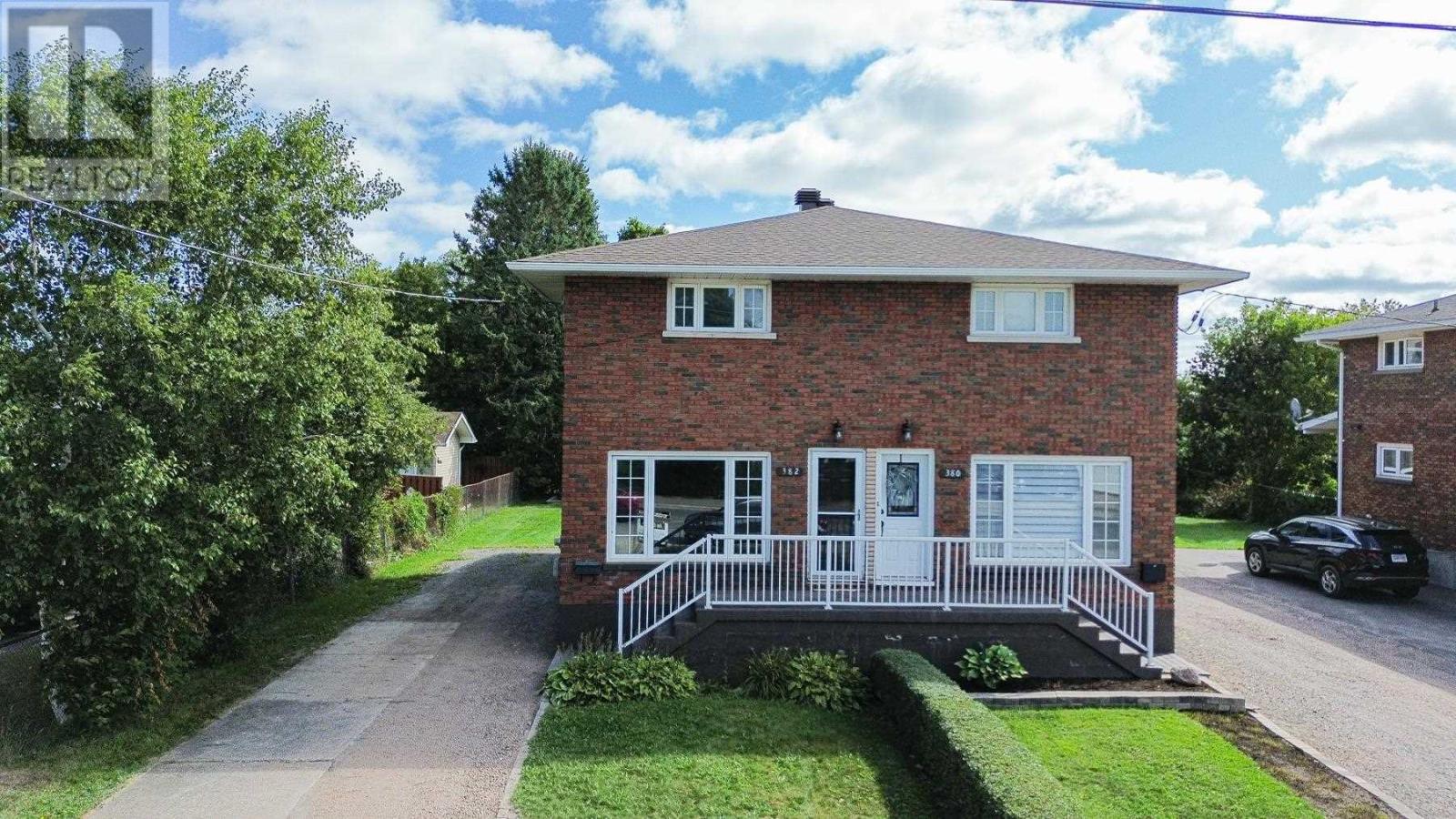 382 Farwell TER photo 40