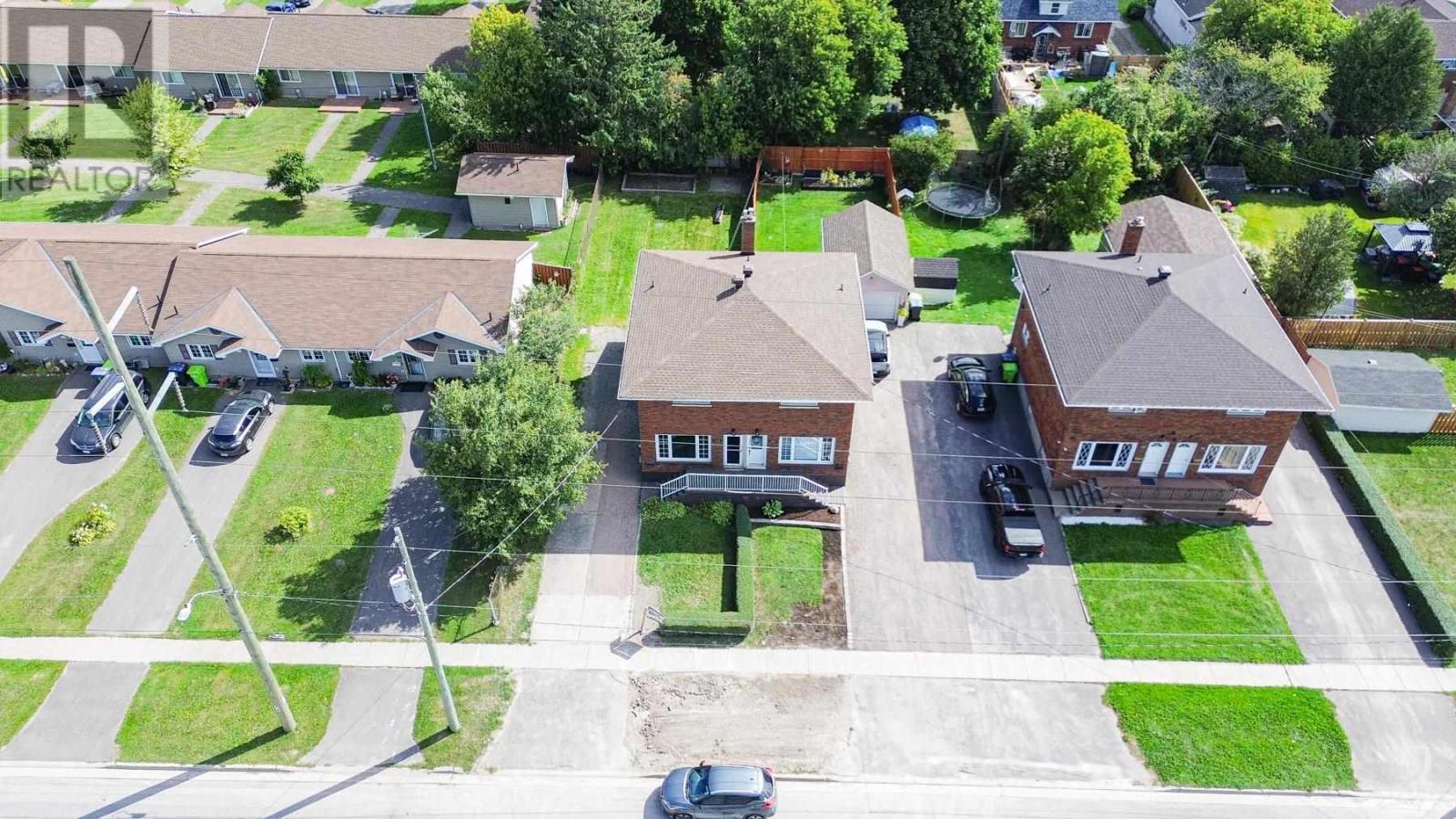 382 Farwell TER photo 44
